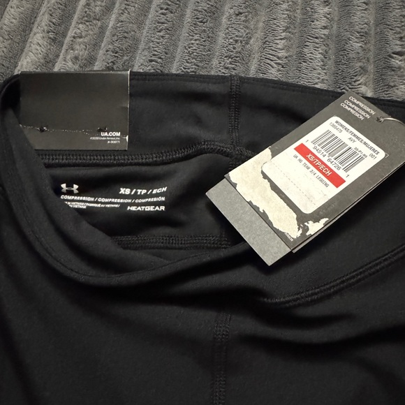 Under Armour HeatGear  3/4 Leggings - Picture 3 of 3